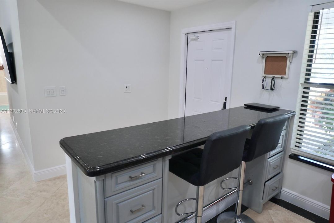 En Venta: $670,000 (4 camas, 2 baños, 1497 Pies cuadrados)