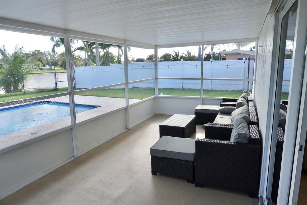 En Venta: $670,000 (4 camas, 2 baños, 1497 Pies cuadrados)