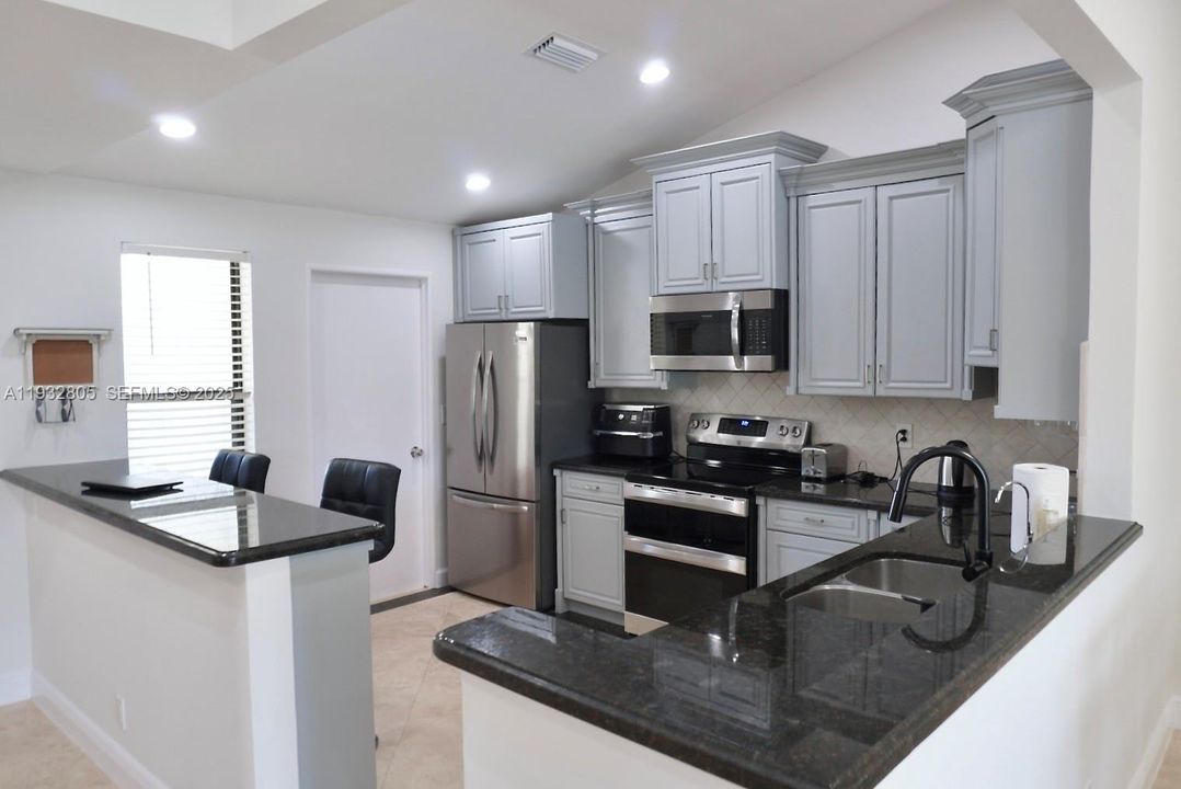 En Venta: $670,000 (4 camas, 2 baños, 1497 Pies cuadrados)