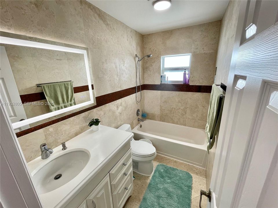 En Venta: $670,000 (4 camas, 2 baños, 1497 Pies cuadrados)