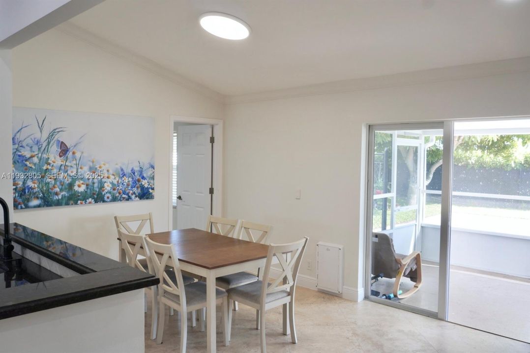 En Venta: $670,000 (4 camas, 2 baños, 1497 Pies cuadrados)