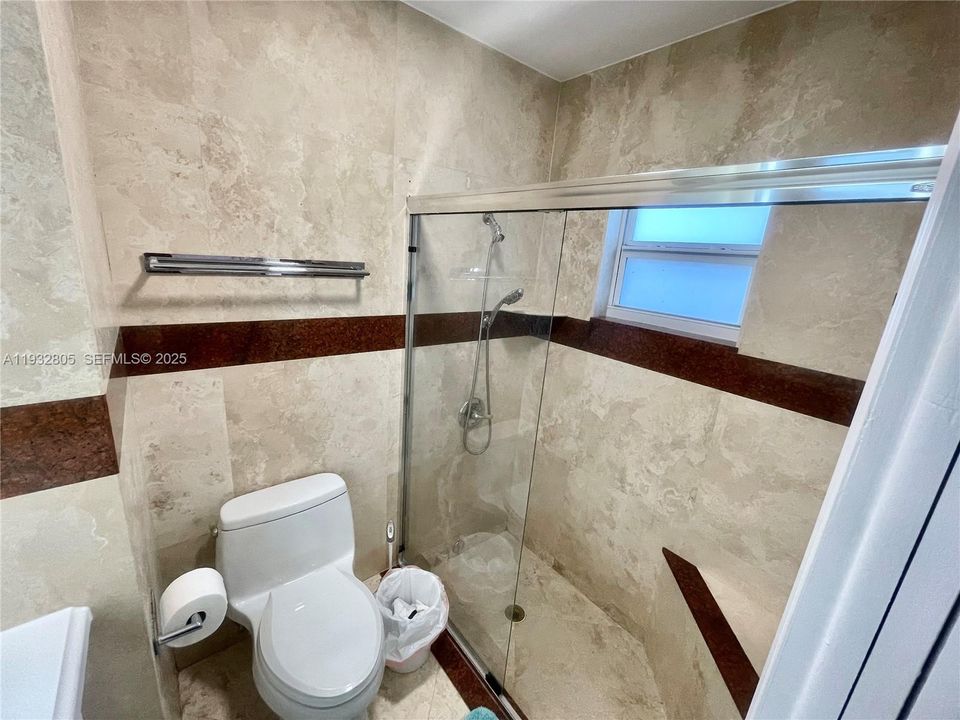 En Venta: $670,000 (4 camas, 2 baños, 1497 Pies cuadrados)