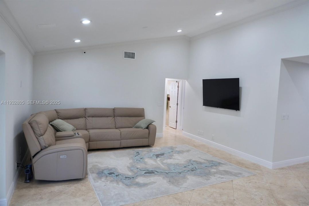 En Venta: $670,000 (4 camas, 2 baños, 1497 Pies cuadrados)