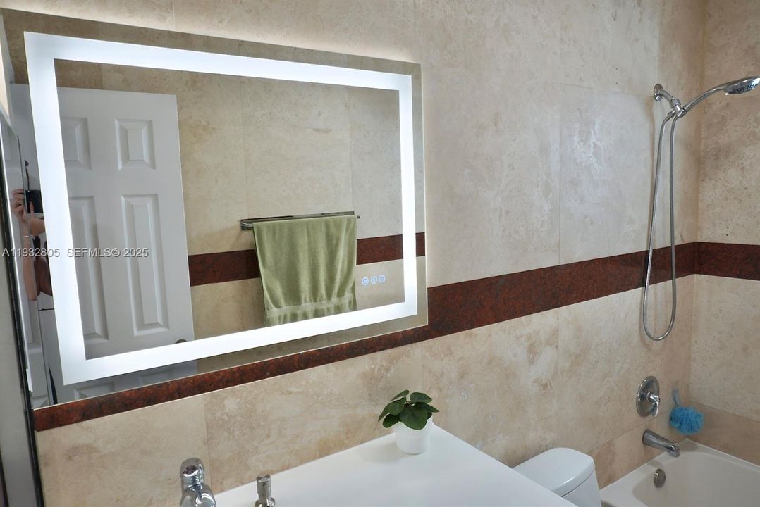 En Venta: $670,000 (4 camas, 2 baños, 1497 Pies cuadrados)