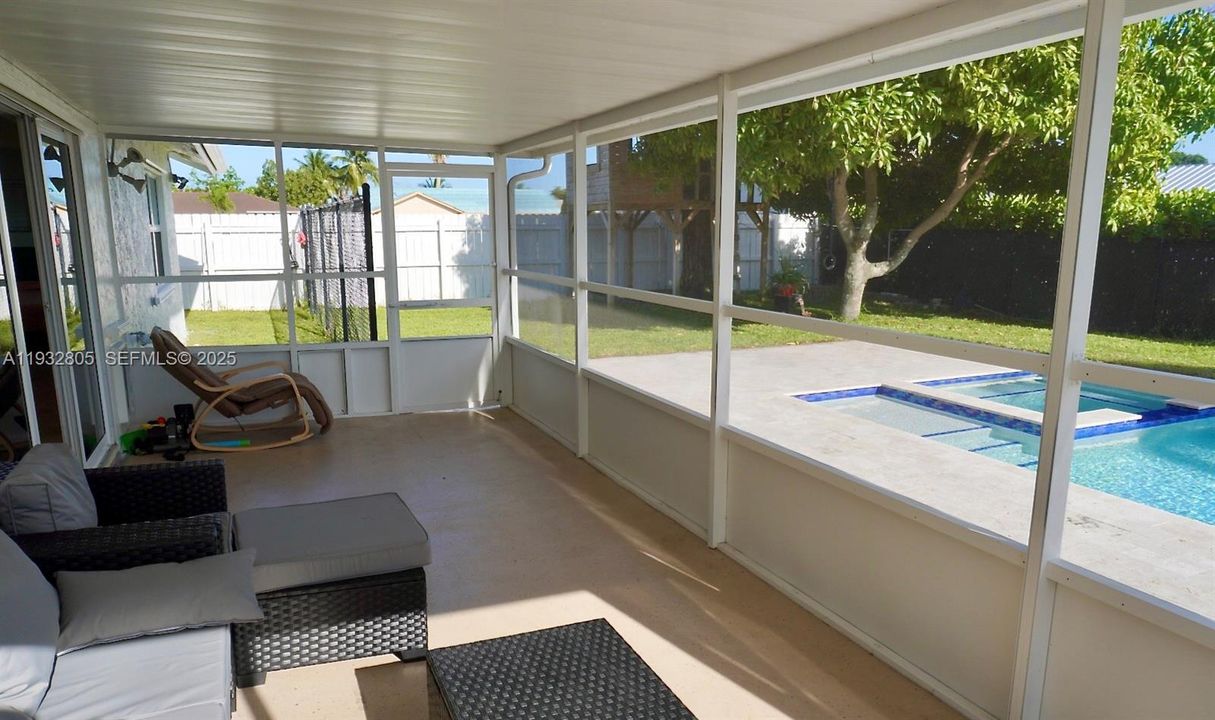 En Venta: $670,000 (4 camas, 2 baños, 1497 Pies cuadrados)