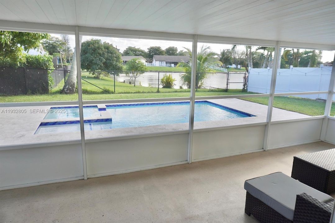 En Venta: $670,000 (4 camas, 2 baños, 1497 Pies cuadrados)