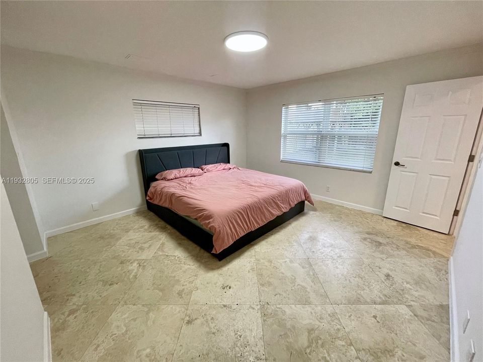 En Venta: $670,000 (4 camas, 2 baños, 1497 Pies cuadrados)