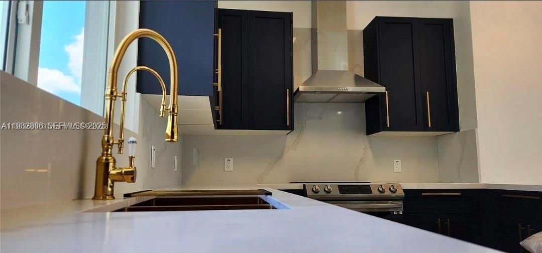 出租: $6,500 (4 贝兹, 3 浴室, 3600 平方英尺)