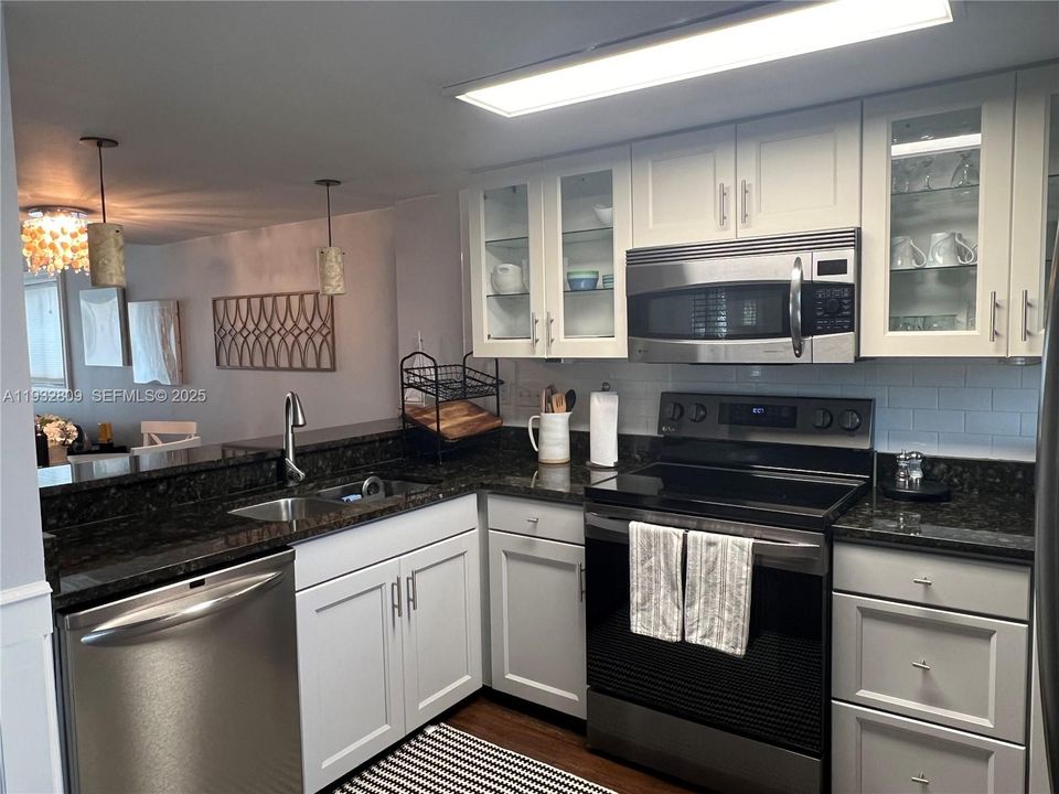 待售: $690,000 (3 贝兹, 3 浴室, 0 平方英尺)