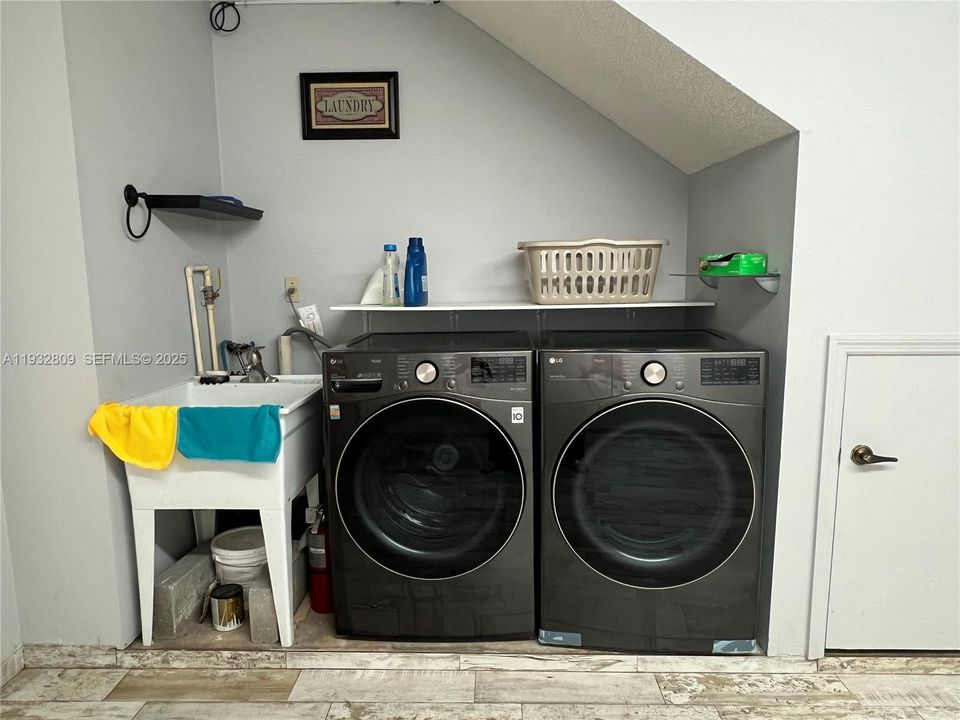 待售: $690,000 (3 贝兹, 3 浴室, 0 平方英尺)