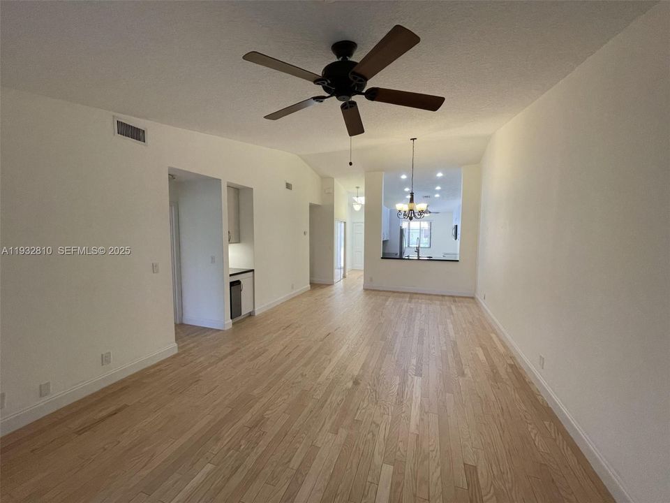 出租: $3,300 (3 贝兹, 2 浴室, 1393 平方英尺)