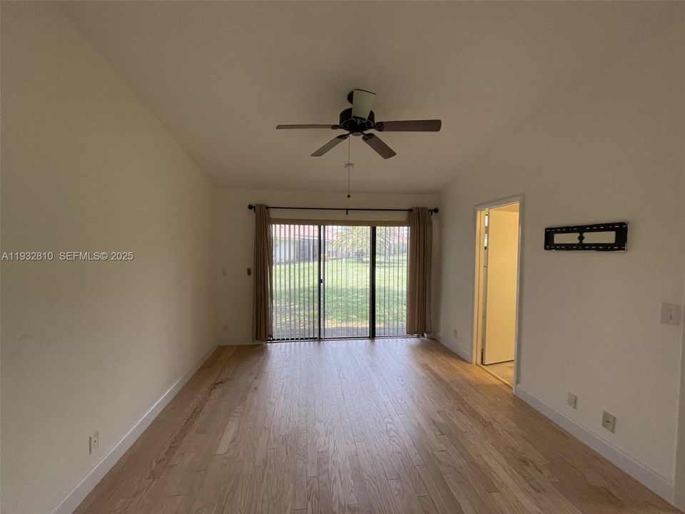 出租: $3,300 (3 贝兹, 2 浴室, 1393 平方英尺)