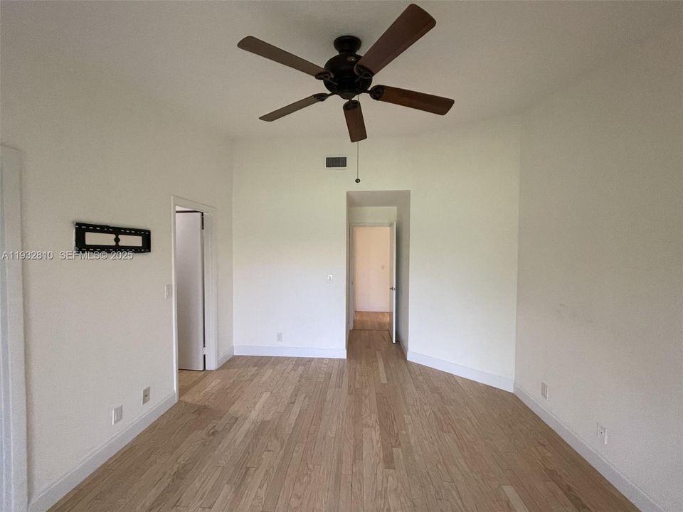 出租: $3,300 (3 贝兹, 2 浴室, 1393 平方英尺)