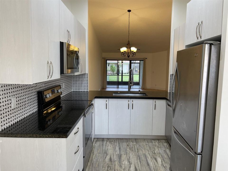 出租: $3,300 (3 贝兹, 2 浴室, 1393 平方英尺)