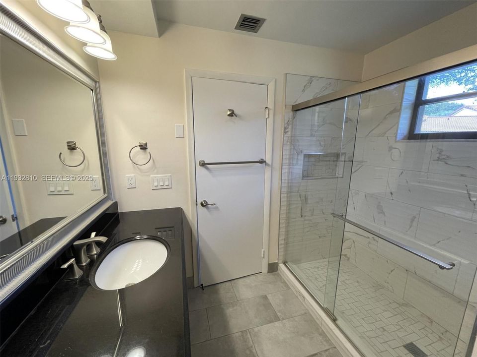 出租: $3,300 (3 贝兹, 2 浴室, 1393 平方英尺)