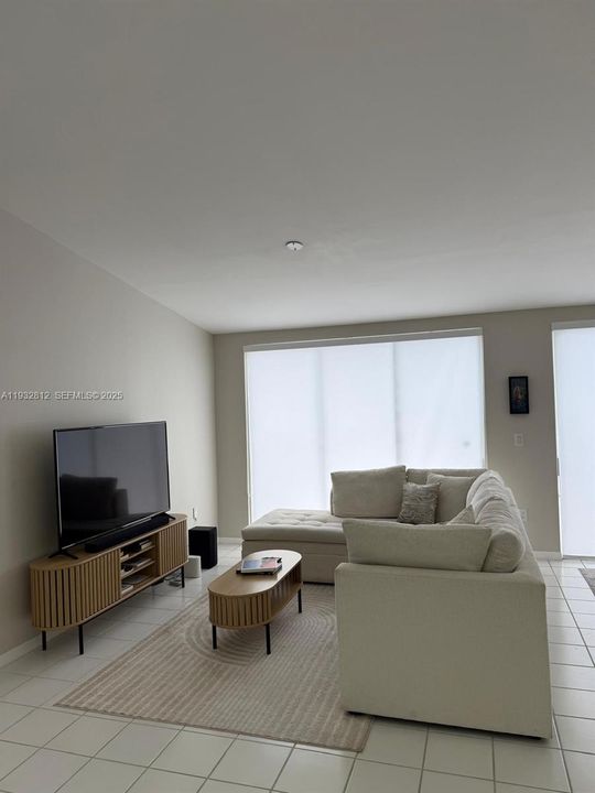 合同活跃: $3,600 (3 贝兹, 2 浴室, 1524 平方英尺)