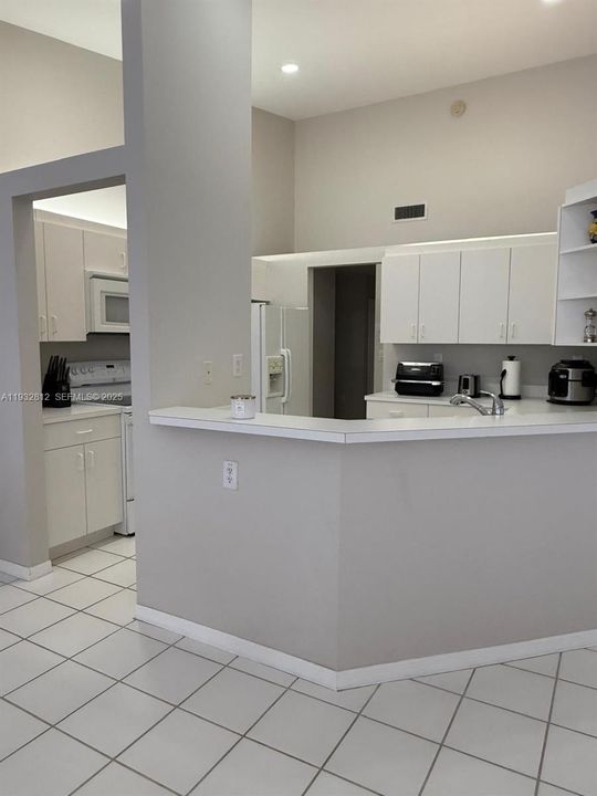 合同活跃: $3,600 (3 贝兹, 2 浴室, 1524 平方英尺)