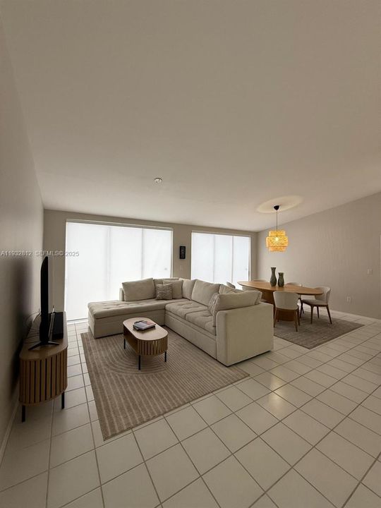 合同活跃: $3,600 (3 贝兹, 2 浴室, 1524 平方英尺)