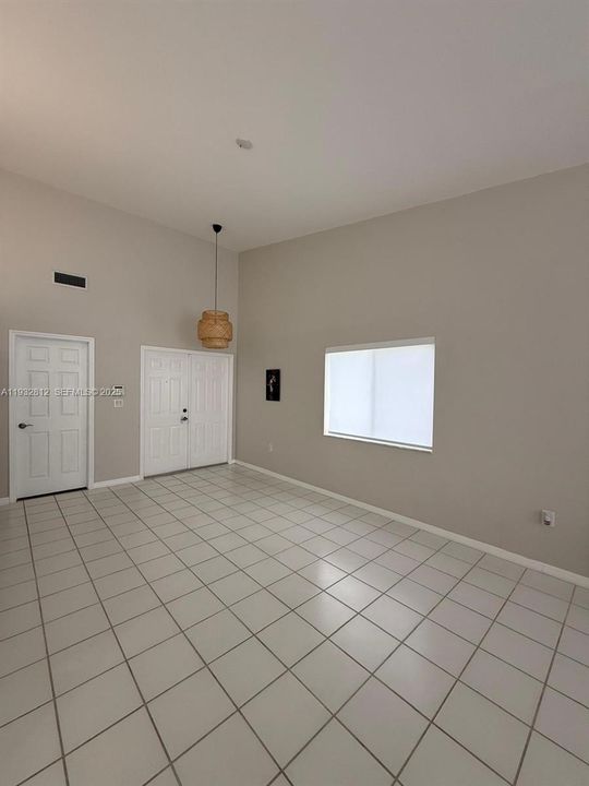 合同活跃: $3,600 (3 贝兹, 2 浴室, 1524 平方英尺)