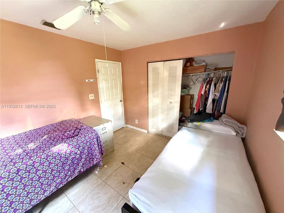 For Sale: $400,000 (3 beds, 2 baths, 1399 Square Feet)