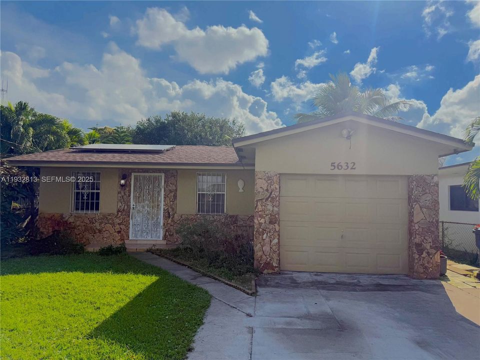 For Sale: $400,000 (3 beds, 2 baths, 1399 Square Feet)