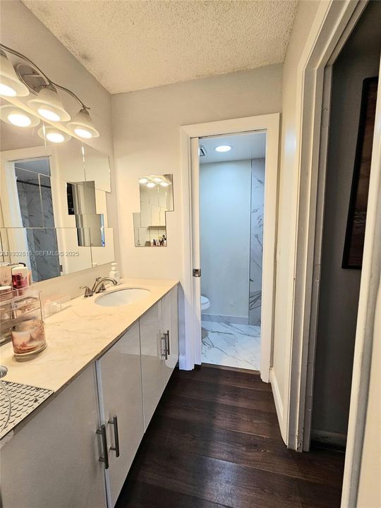 En Venta: $235,000 (2 camas, 2 baños, 1060 Pies cuadrados)