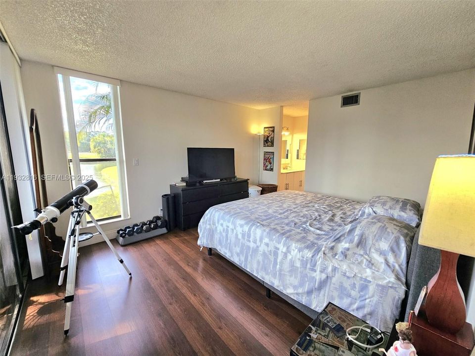 En Venta: $235,000 (2 camas, 2 baños, 1060 Pies cuadrados)