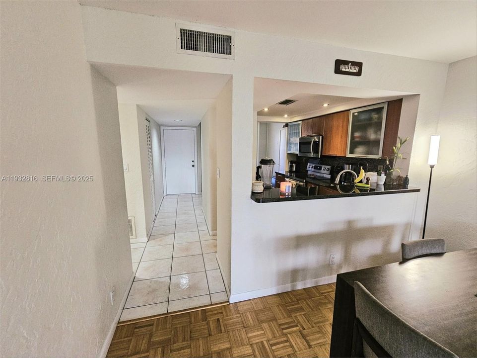 En Venta: $235,000 (2 camas, 2 baños, 1060 Pies cuadrados)