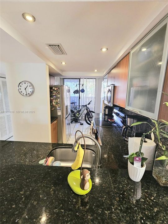 En Venta: $235,000 (2 camas, 2 baños, 1060 Pies cuadrados)