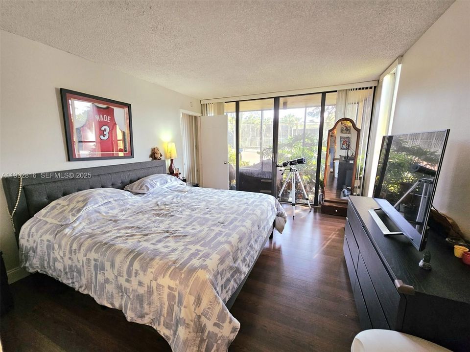 En Venta: $235,000 (2 camas, 2 baños, 1060 Pies cuadrados)