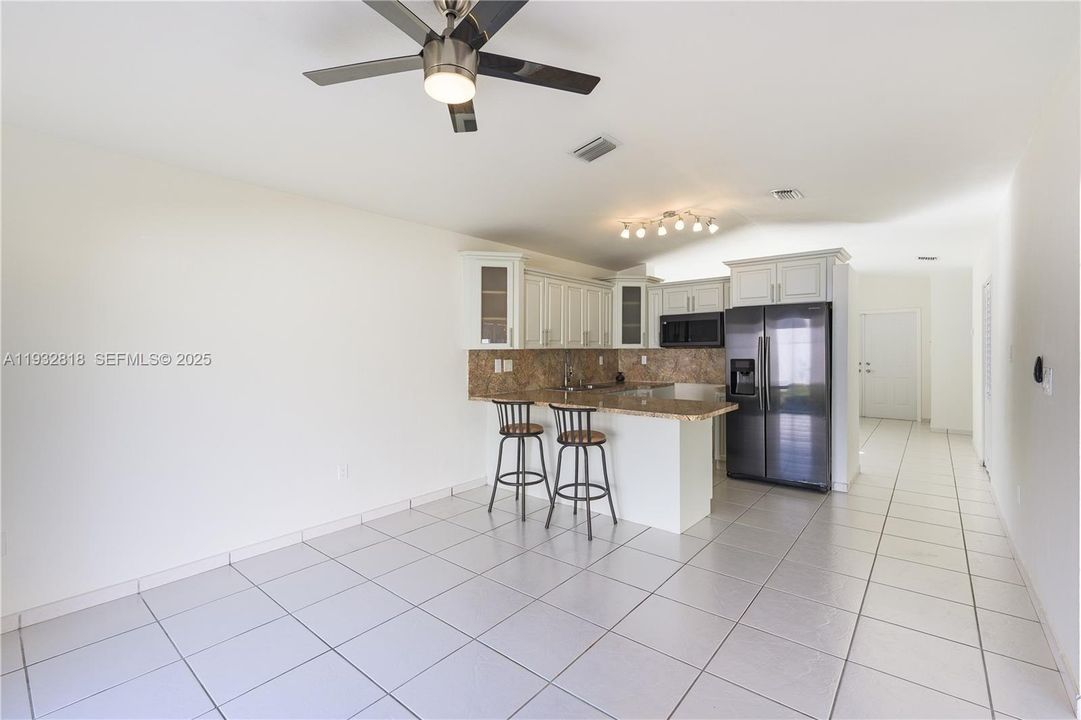 En Venta: $589,000 (3 camas, 2 baños, 1256 Pies cuadrados)