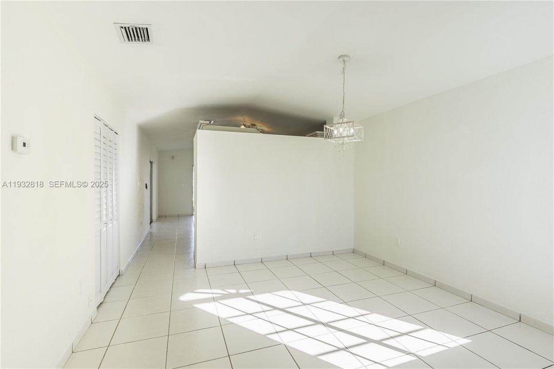 En Venta: $589,000 (3 camas, 2 baños, 1256 Pies cuadrados)