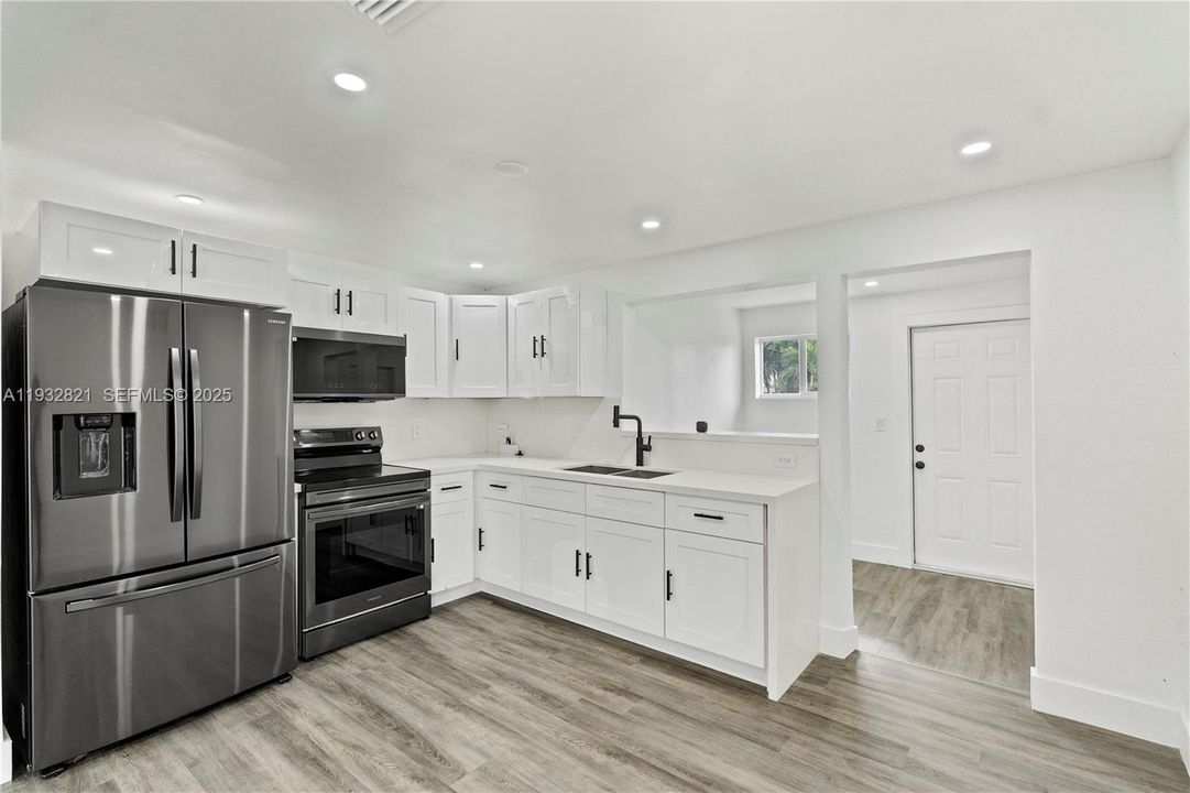 For Sale: $670,000 (3 beds, 2 baths, 1376 Square Feet)