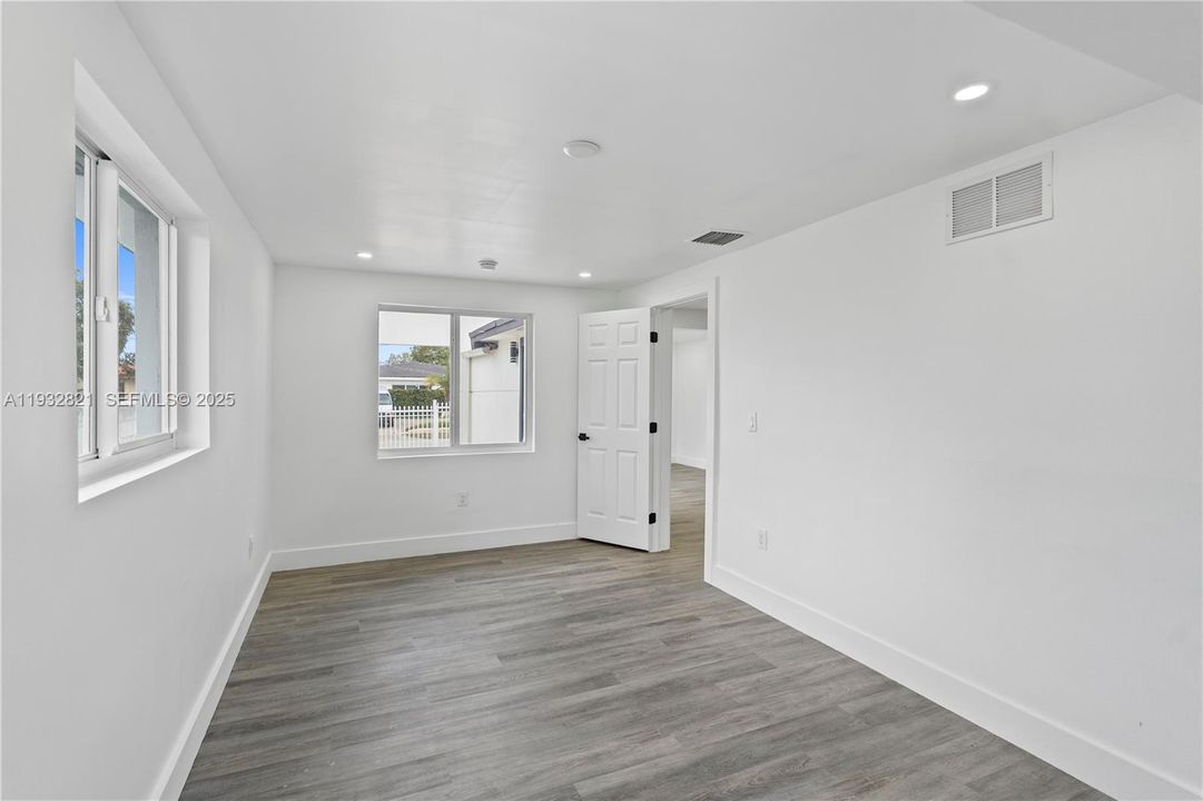 For Sale: $670,000 (3 beds, 2 baths, 1376 Square Feet)