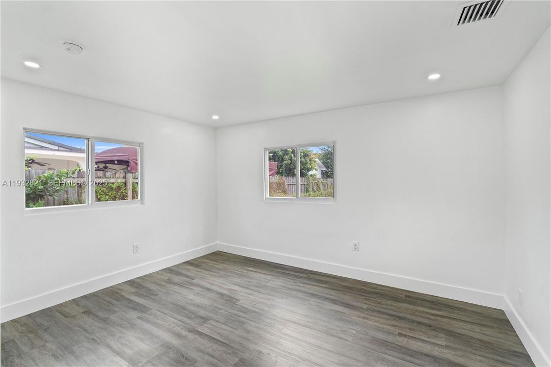 For Sale: $670,000 (3 beds, 2 baths, 1376 Square Feet)