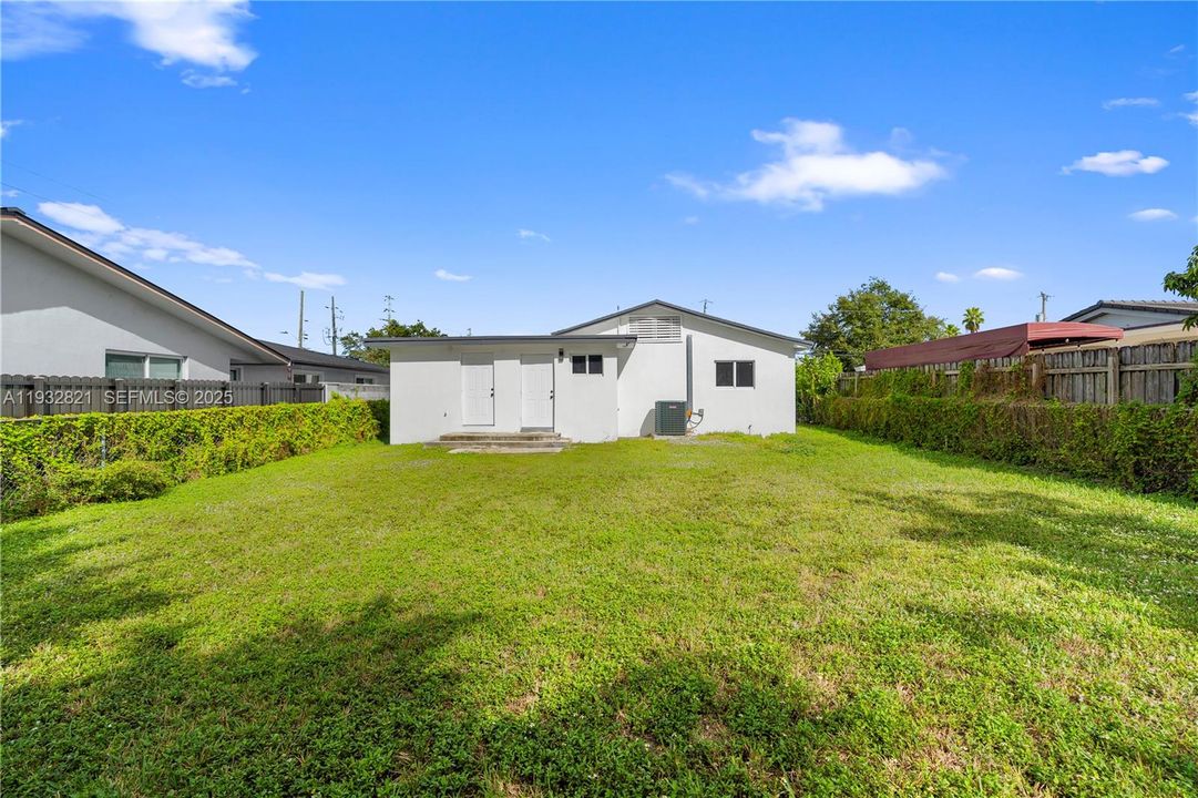 For Sale: $670,000 (3 beds, 2 baths, 1376 Square Feet)