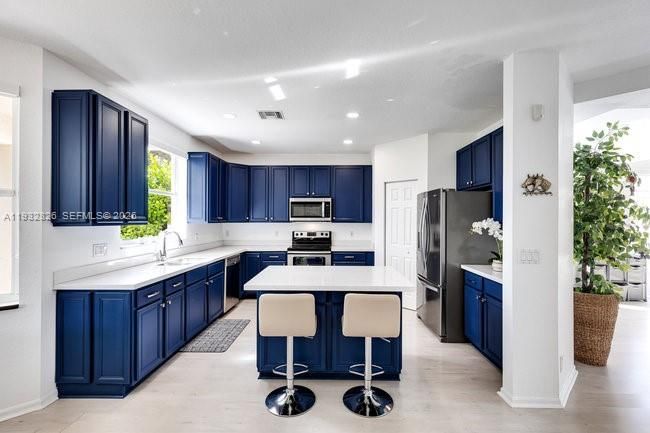 На продажу: $973,000 (6 спален, 4 ванн, 3243 Квадратных фут)