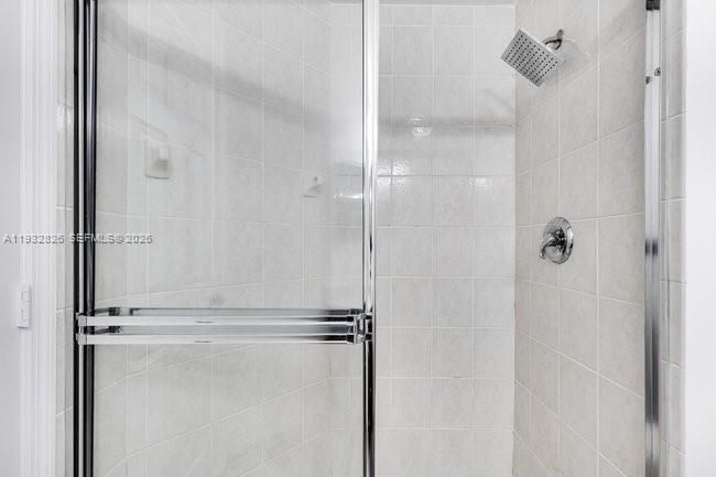 На продажу: $973,000 (6 спален, 4 ванн, 3243 Квадратных фут)