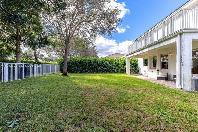 На продажу: $973,000 (6 спален, 4 ванн, 3243 Квадратных фут)