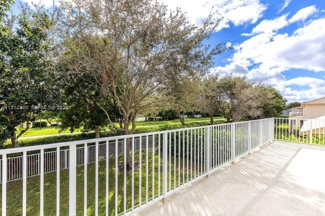 На продажу: $973,000 (6 спален, 4 ванн, 3243 Квадратных фут)