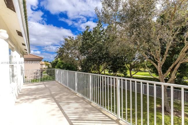 На продажу: $973,000 (6 спален, 4 ванн, 3243 Квадратных фут)