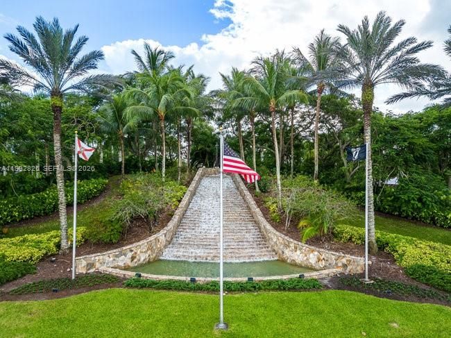 На продажу: $973,000 (6 спален, 4 ванн, 3243 Квадратных фут)