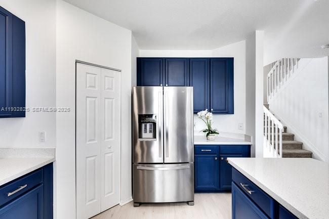 На продажу: $973,000 (6 спален, 4 ванн, 3243 Квадратных фут)