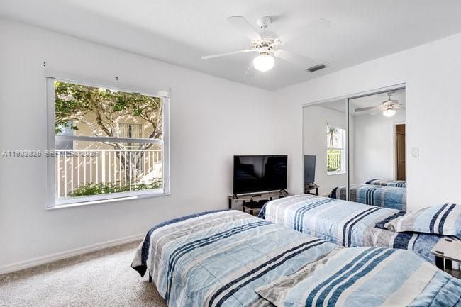 На продажу: $973,000 (6 спален, 4 ванн, 3243 Квадратных фут)