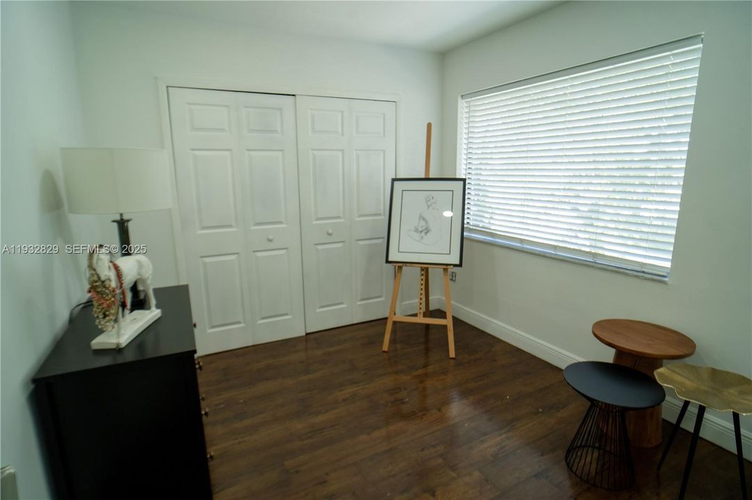 En Venta: $650,000 (4 camas, 2 baños, 1996 Pies cuadrados)