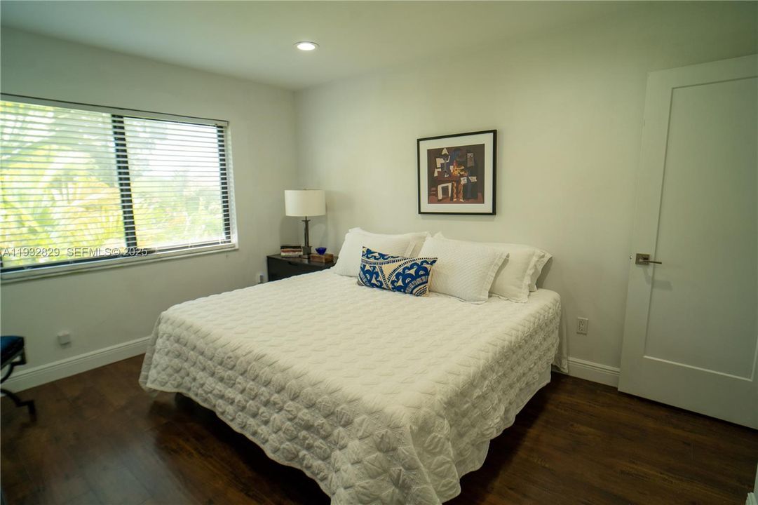 En Venta: $650,000 (4 camas, 2 baños, 1996 Pies cuadrados)