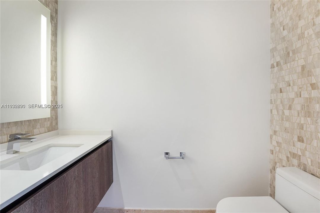 出租: $4,400 (1 贝兹, 1 浴室, 883 平方英尺)