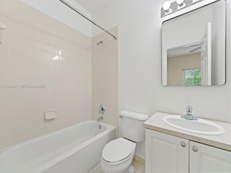 На продажу: $299,500 (2 спален, 2 ванн, 1431 Квадратных фут)