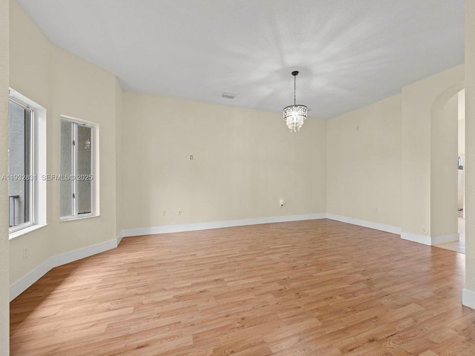 На продажу: $299,500 (2 спален, 2 ванн, 1431 Квадратных фут)