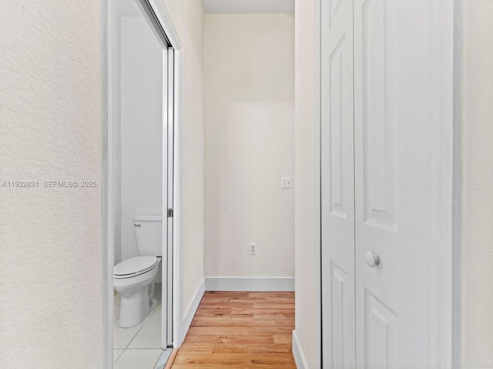 На продажу: $299,500 (2 спален, 2 ванн, 1431 Квадратных фут)